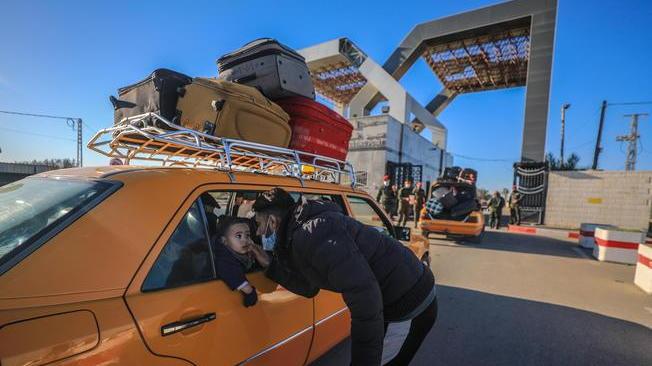 Gaza: Egitto apre il valico di Rafah a tempo indeterminato