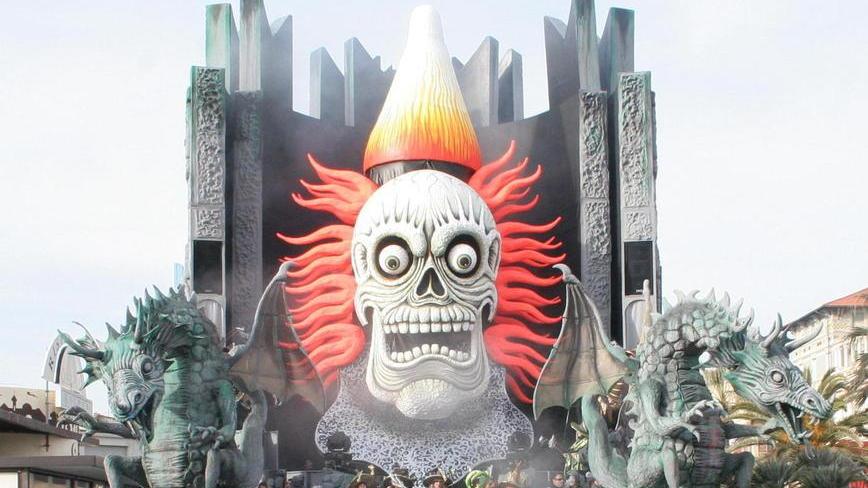 Carnevale di Viareggio 2008: "Sortilegio" trionfa nell’anno dei corsi mascherati "bassi"