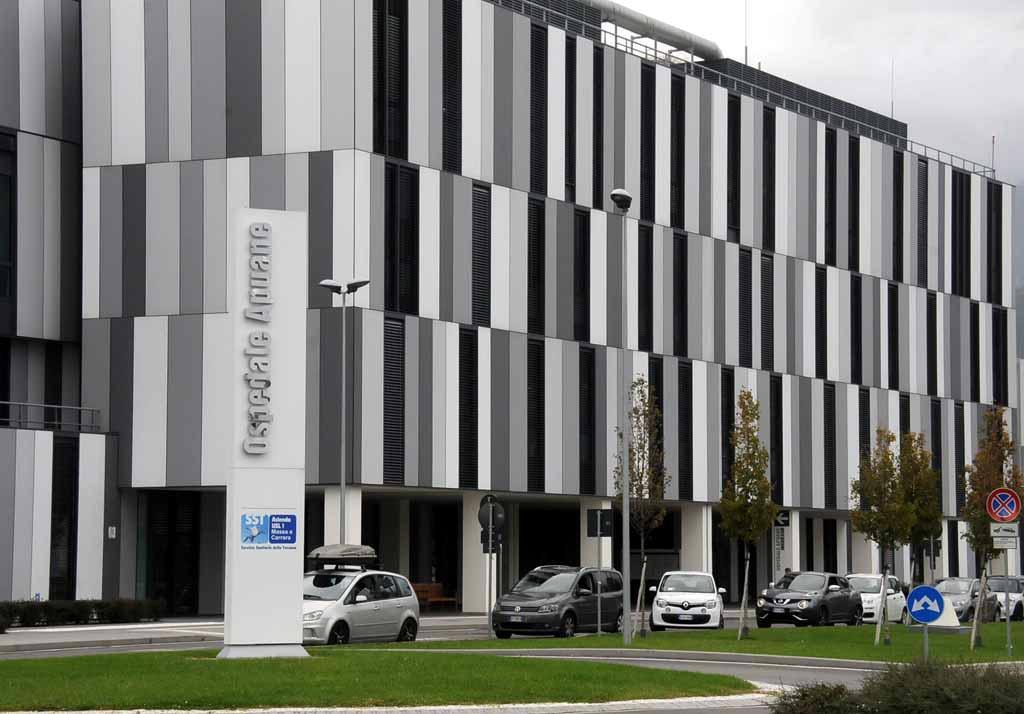 Virus, muore una donna di 89 anni, altri 50 casi a Massa-Carrara