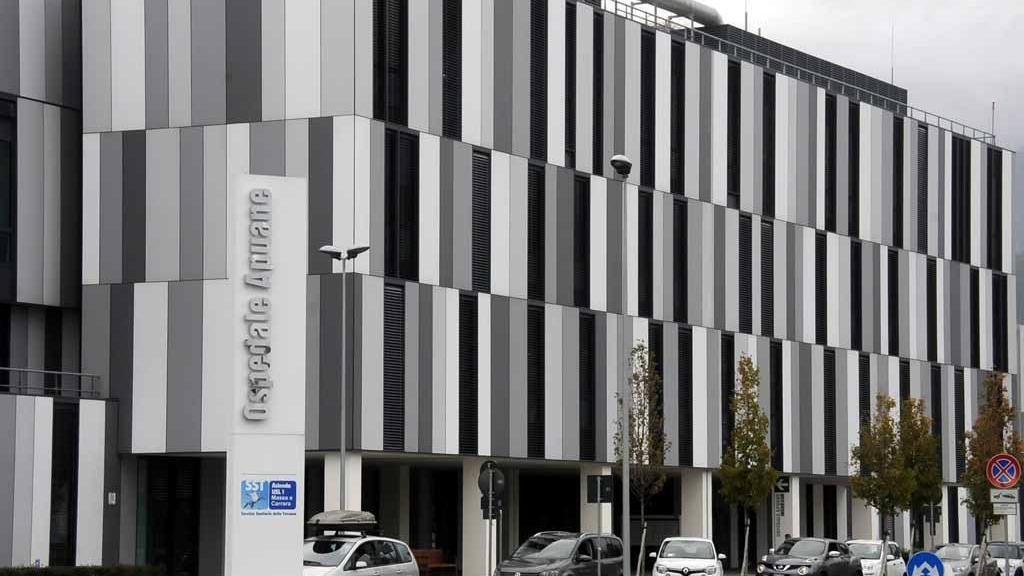 Virus, muore una donna di 89 anni, altri 50 casi a Massa-Carrara