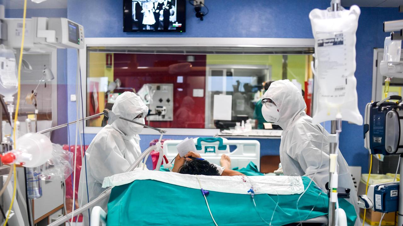 Un reparto di terapia intensiva (foto archivio)