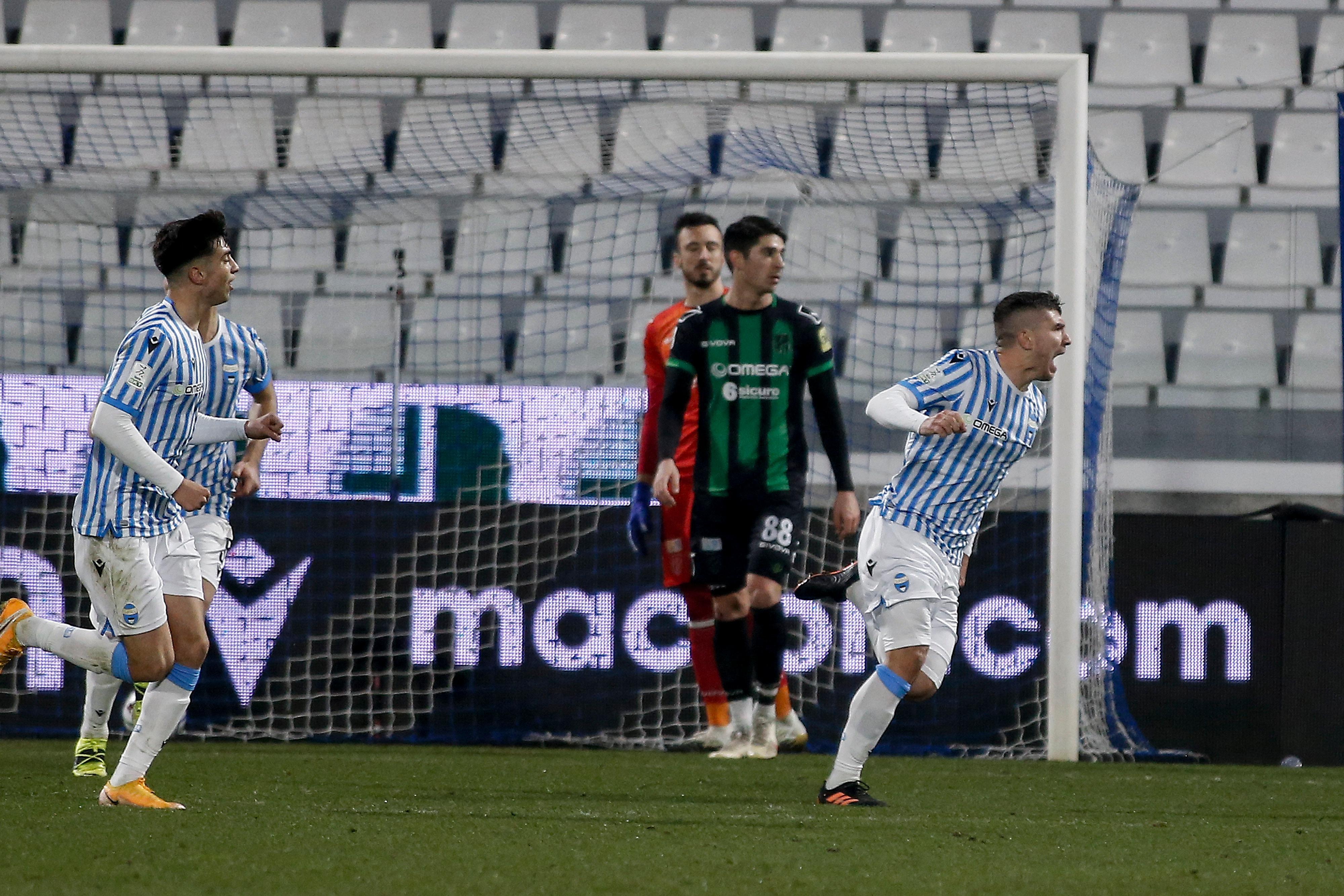 Paloschi esulta dopo il gol del pareggio contro il Pordenone