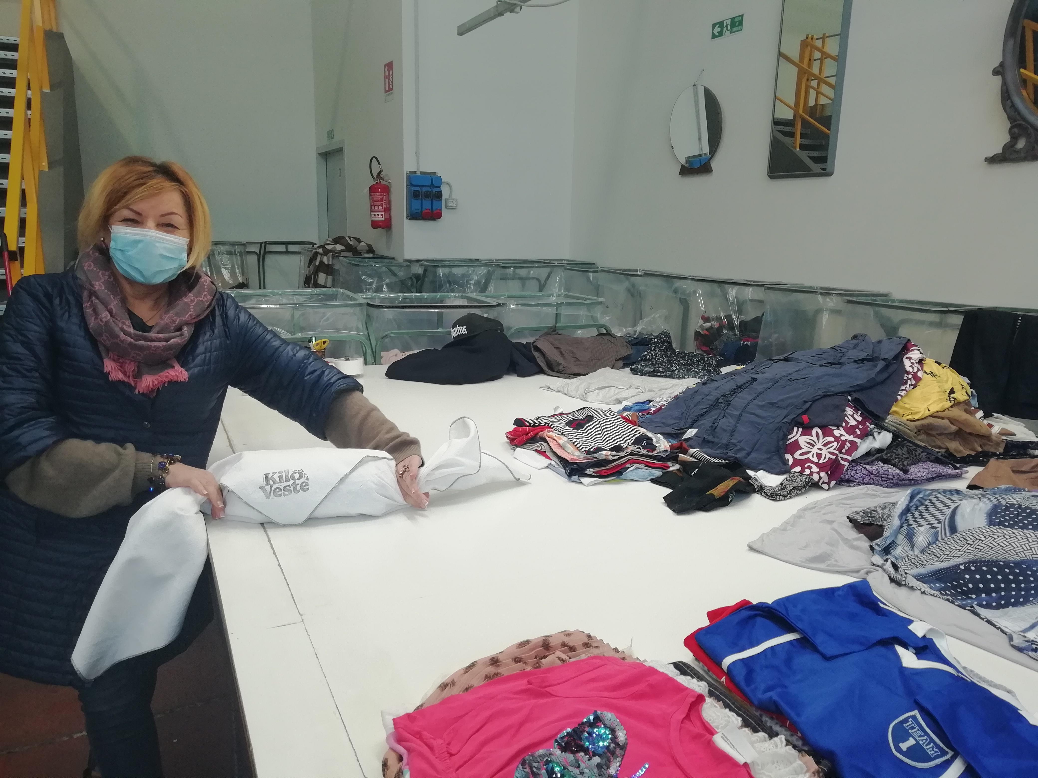 Eva Gulbicka all'interno della sua azienda