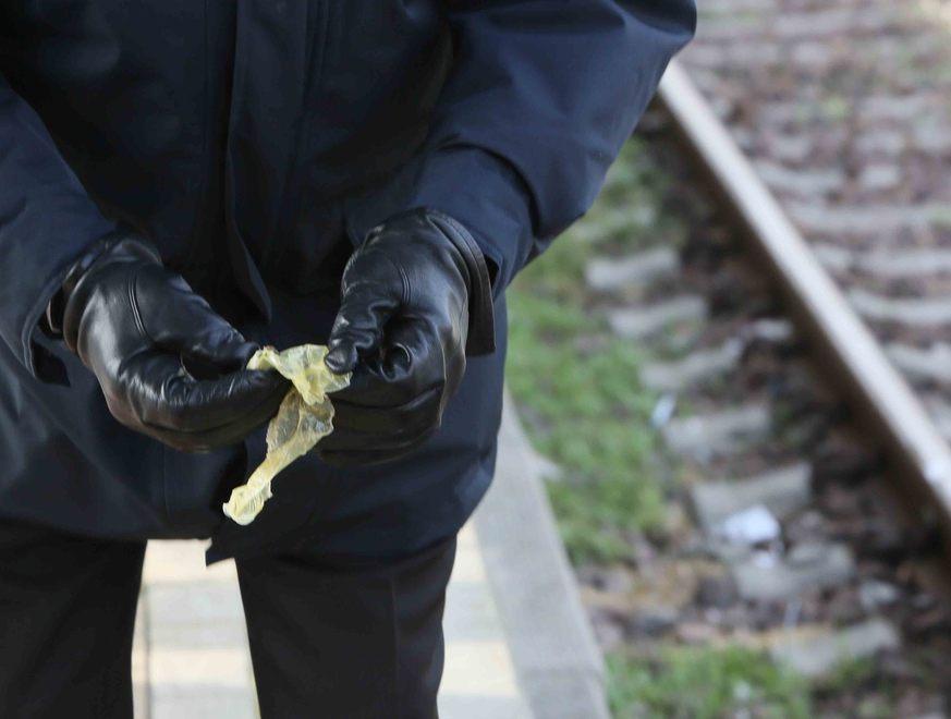 Anche i binari diventano nascondiglio per la droga 