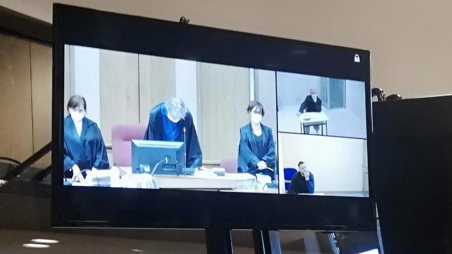 La bacchettata di Ghini «Con la mascherina e a dovuta distanza»