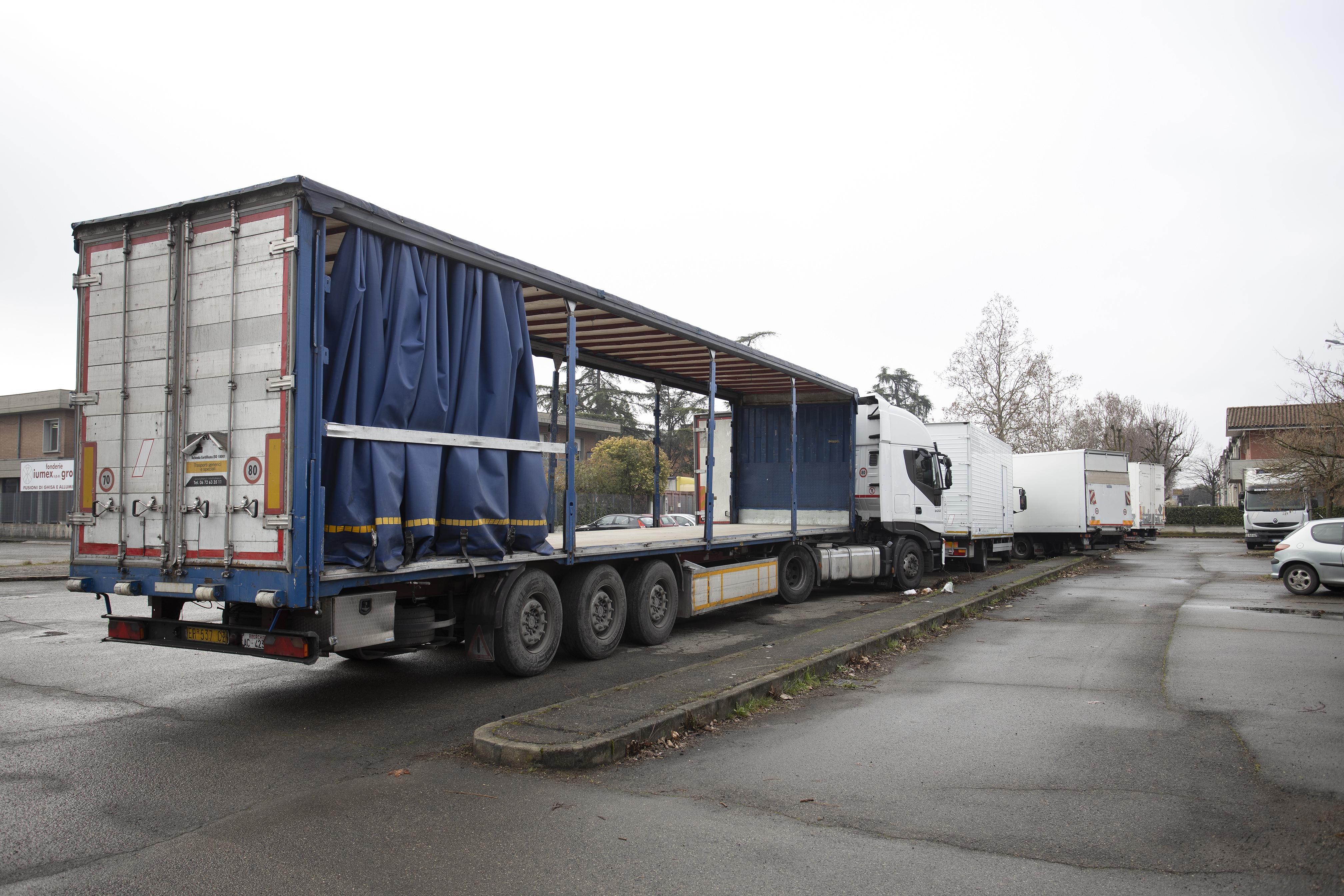 Modena La protesta. «Ci sono troppi camion» Via Mozart così è pericolosa