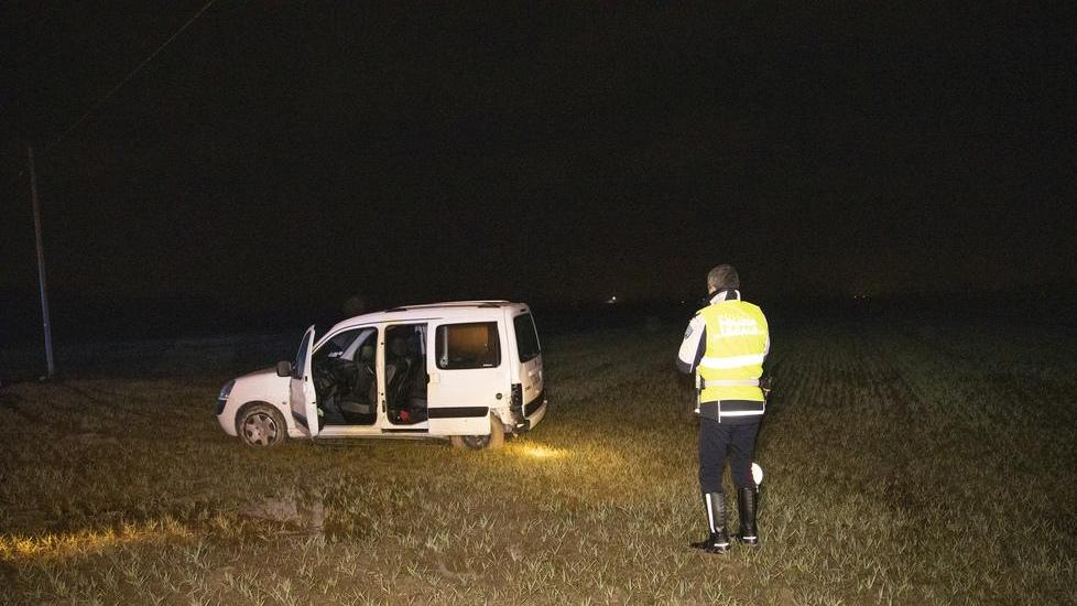 Albareto Furgone-pirata in fuga provoca incidenti Una donna sotto choc