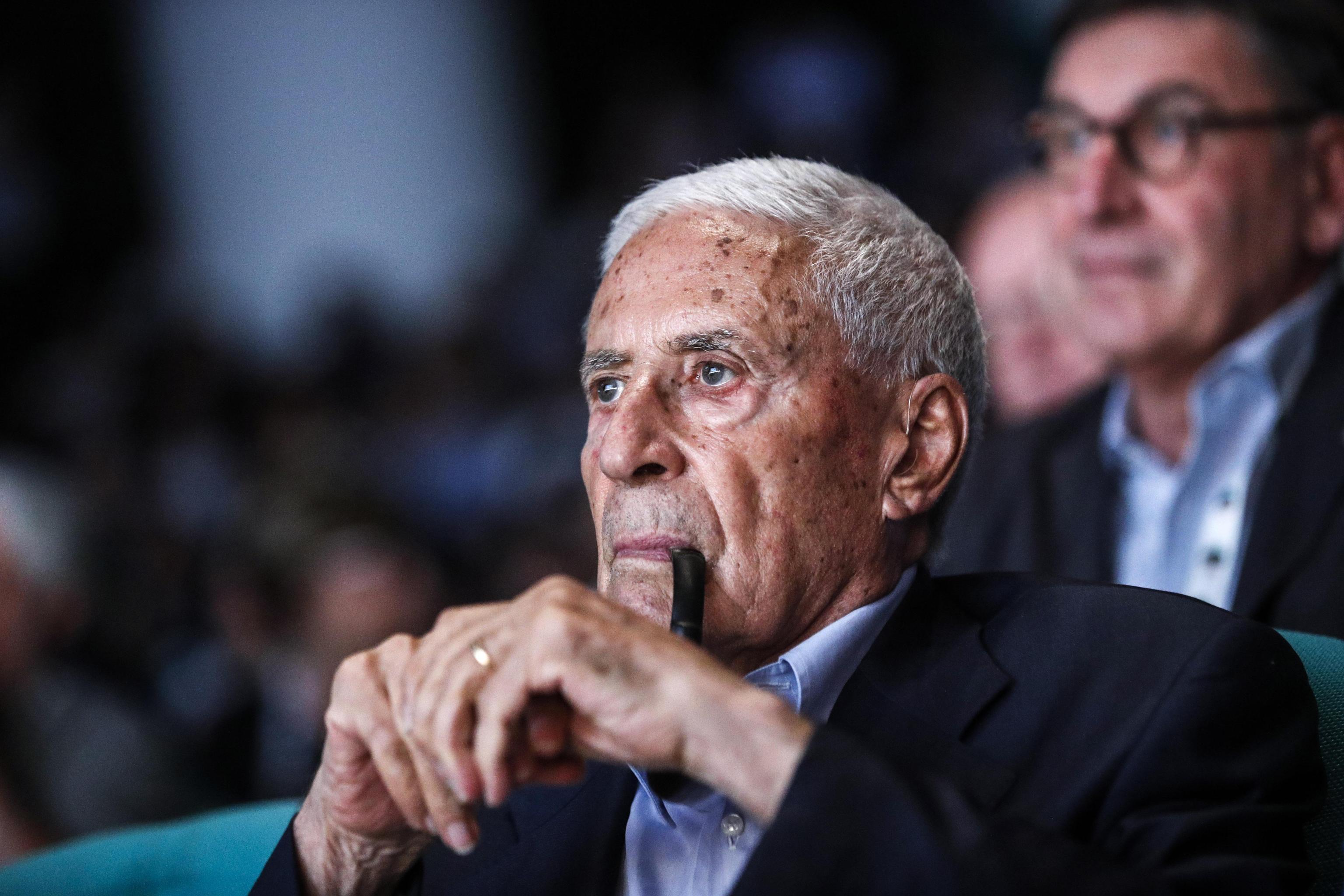Franco Marini con la sua inseparabile pipa