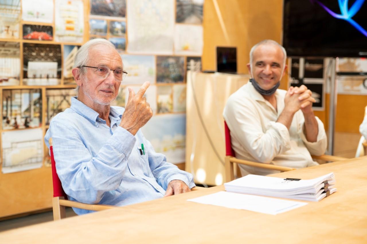 A destra Matteo Agnoletto, professore  di Composizione architettonica 
a Bologna, con, a sinistra, Renzo Piano