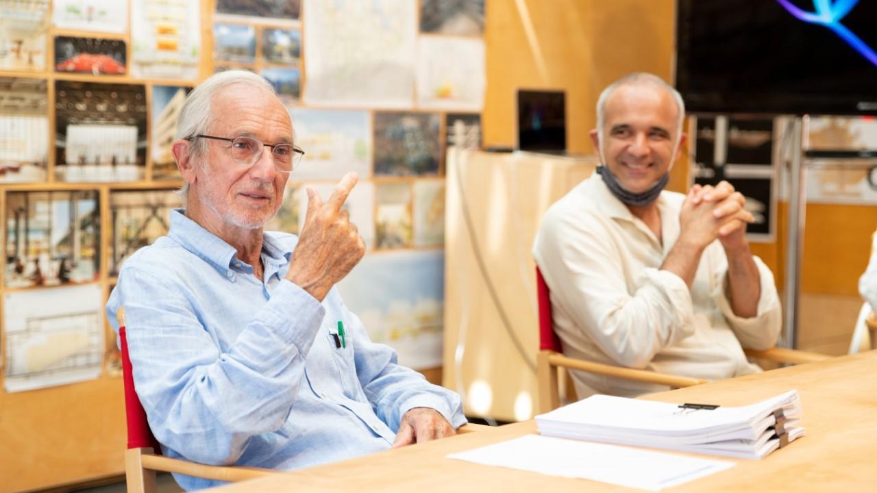 A destra Matteo Agnoletto, professore di Composizione architettonica
a Bologna, con, a sinistra, Renzo Piano