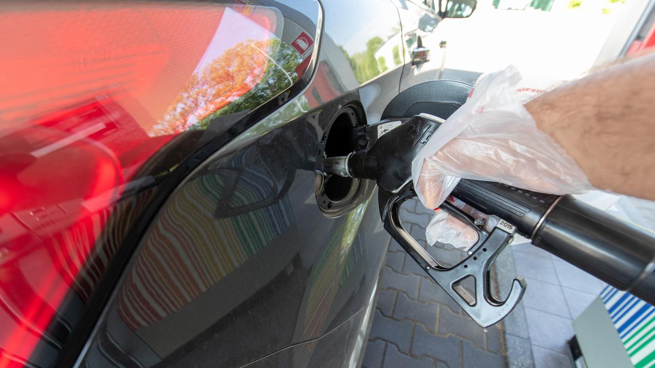 Frode fiscale e riciclaggio di carburante, sequestri della Finanza di Pistoia per 130 milioni