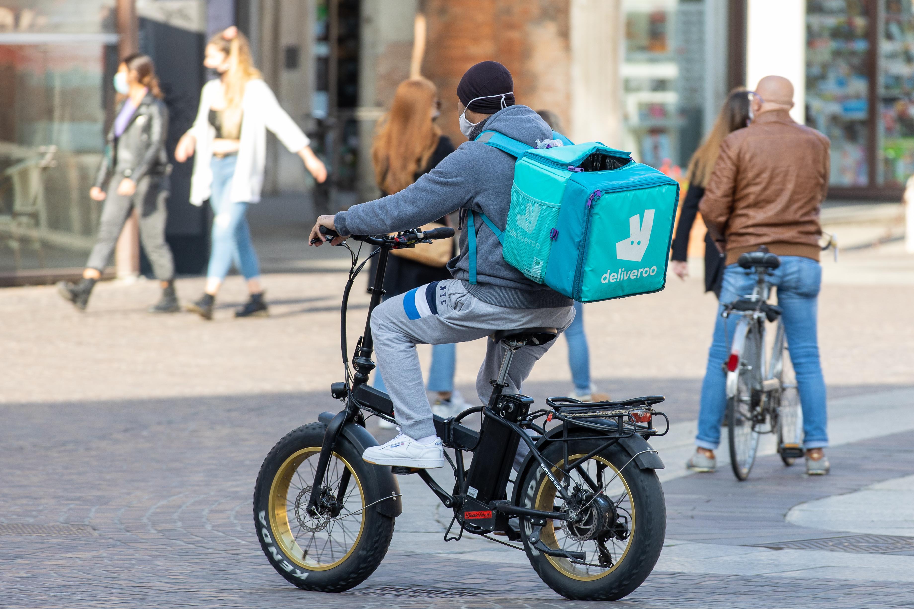 Riders, il tribunale di Firenze respinge il ricorso della Cgil contro Deliveroo