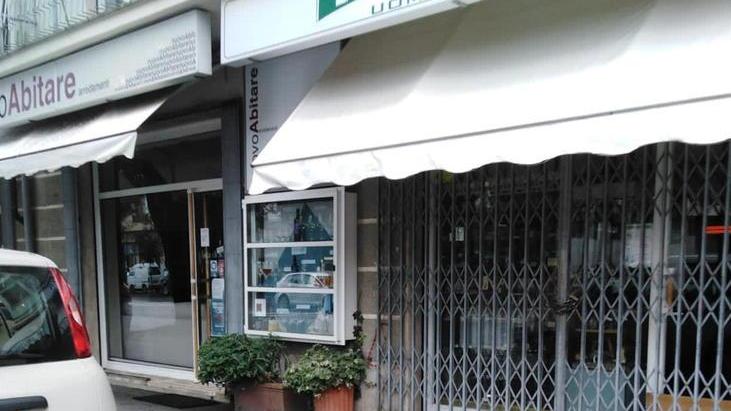 Serrande chiuse e rabbia. Avenza al buio per otto ore