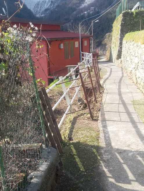 «In via Polveriera la strada sta crollando Nessuno se ne occupa» 