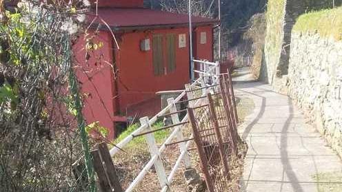 «In via Polveriera la strada sta crollando Nessuno se ne occupa»