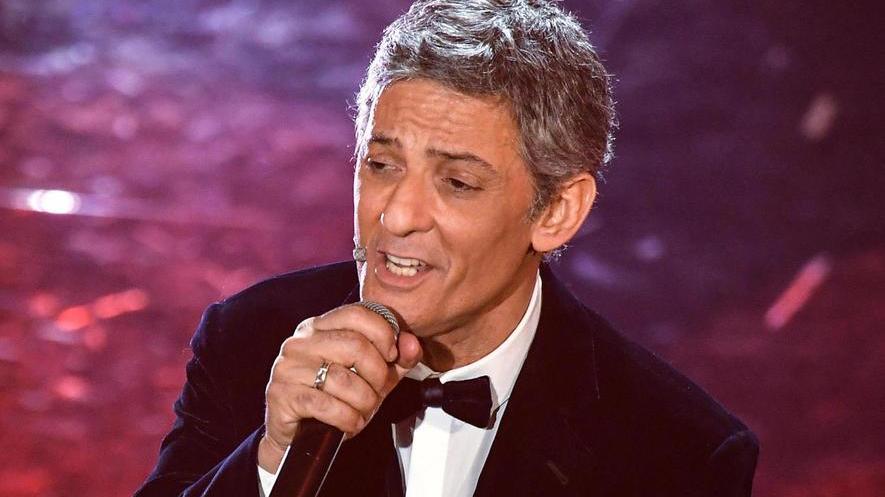 Fiorello scherza: «Non vedo l’ora di parlare alle sedie vuote»