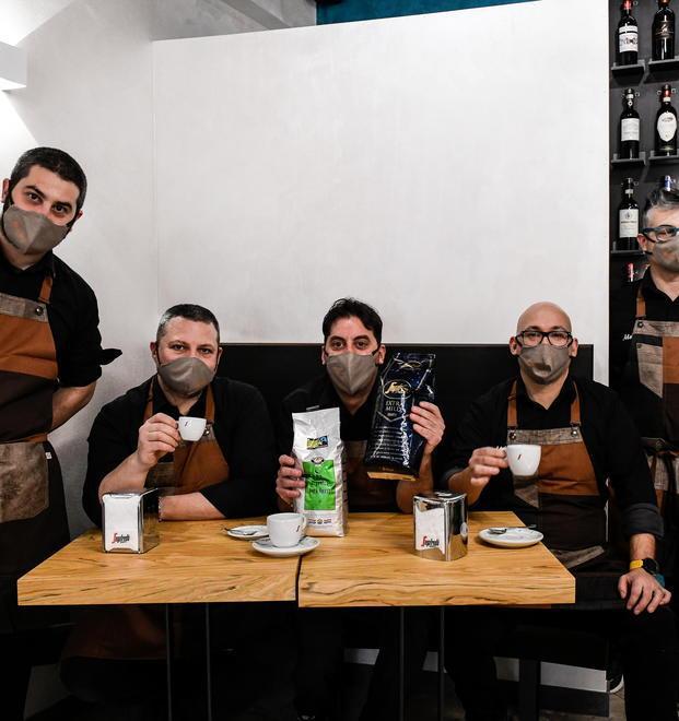Il bar Moka si è rifatto bello con i colori del territorio
