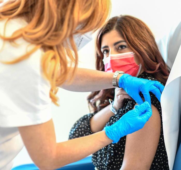 Arrivati i vaccini AstraZeneca Domani via alla nuova fase 