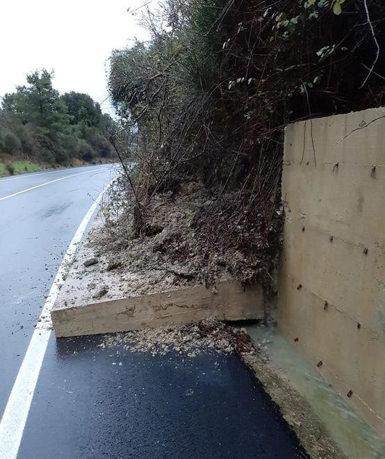 La pioggia fa cadere un muro di contenimento lungo la strada 68 