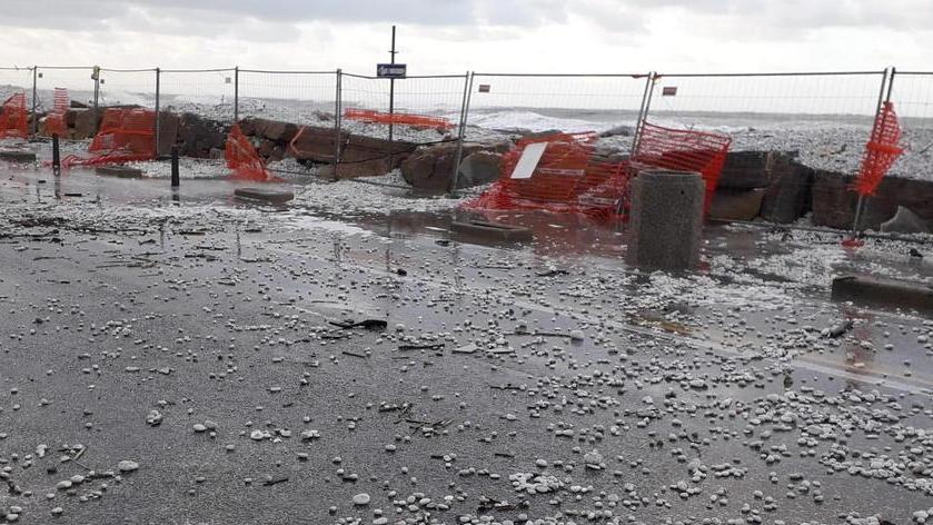 Spiagge di ghiaia «Lo spianamento va anticipato»