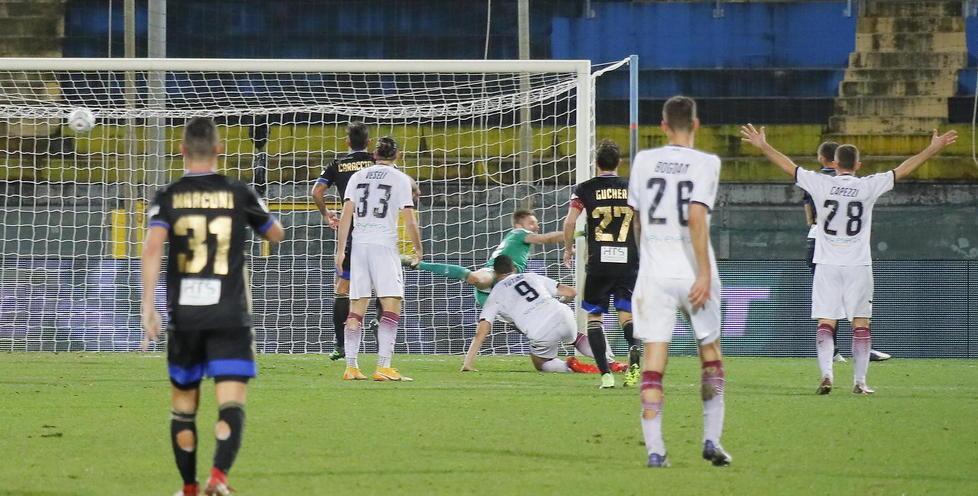 Un primo tempo di attesa e una ripresa tutta adrenalina fra gol fatti, sfiorati e sbagliati