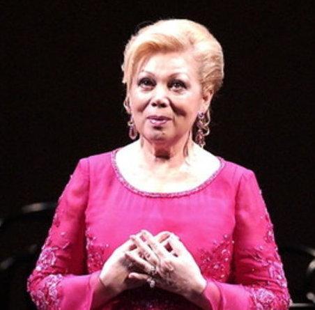 Teatro comunale intitolato a Mirella Freni «Per sempre su quel palco con Luciano» 