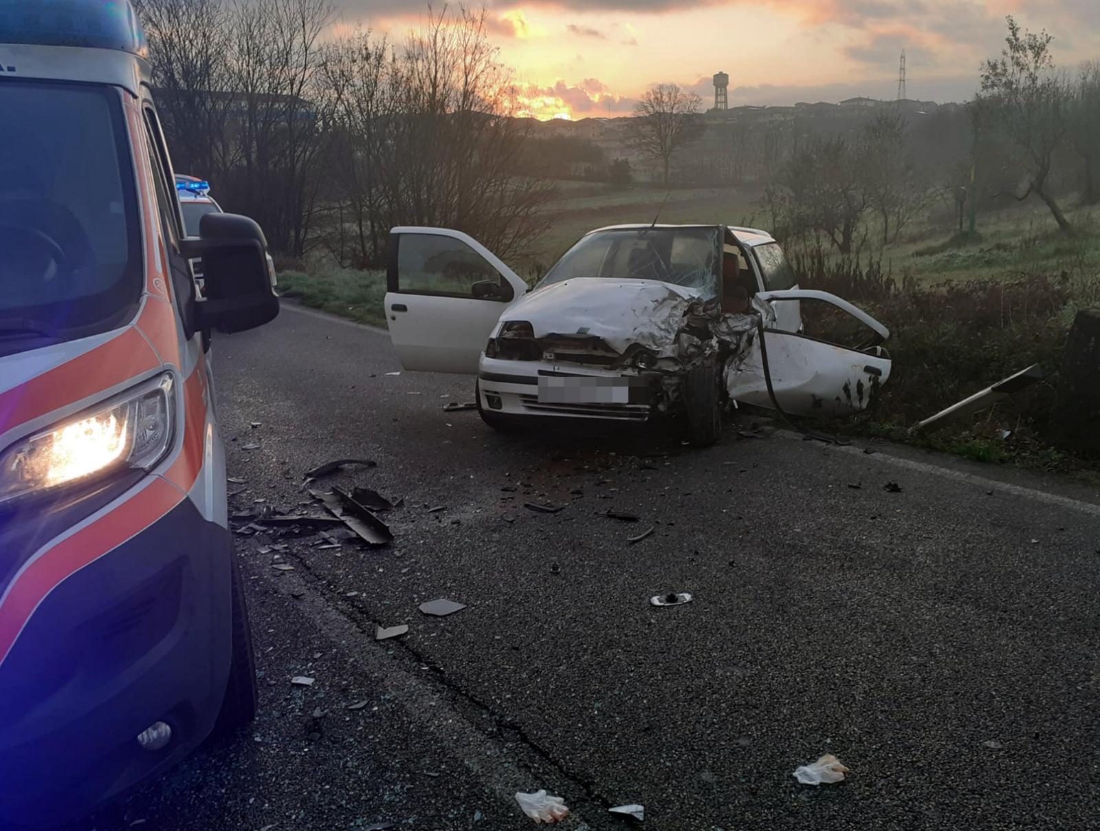 Una delle auto coinvolte nell'incidente (Foto Franco Silvi)