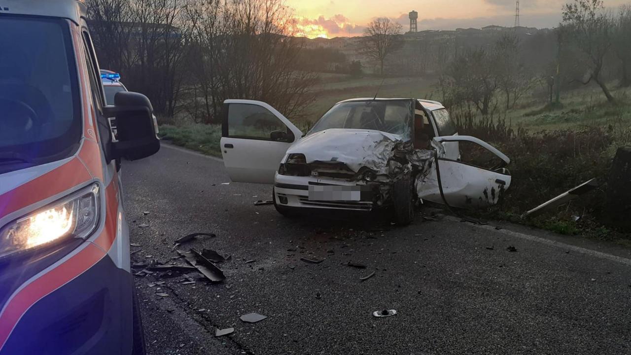 Una delle auto coinvolte nell'incidente (Foto Franco Silvi)