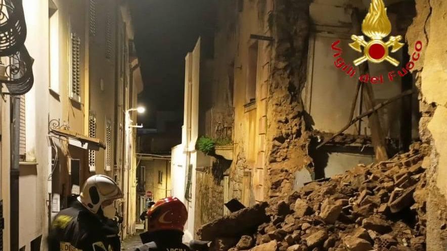 Nuoro, crolla un'abitazione nel cuore del centro storico
