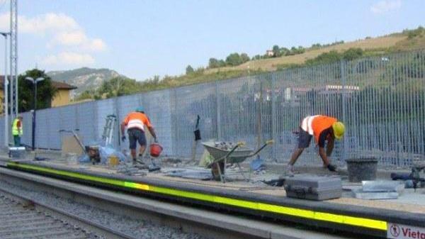 Operaio cade dal locomotore durante i lavori sulla ferrovia