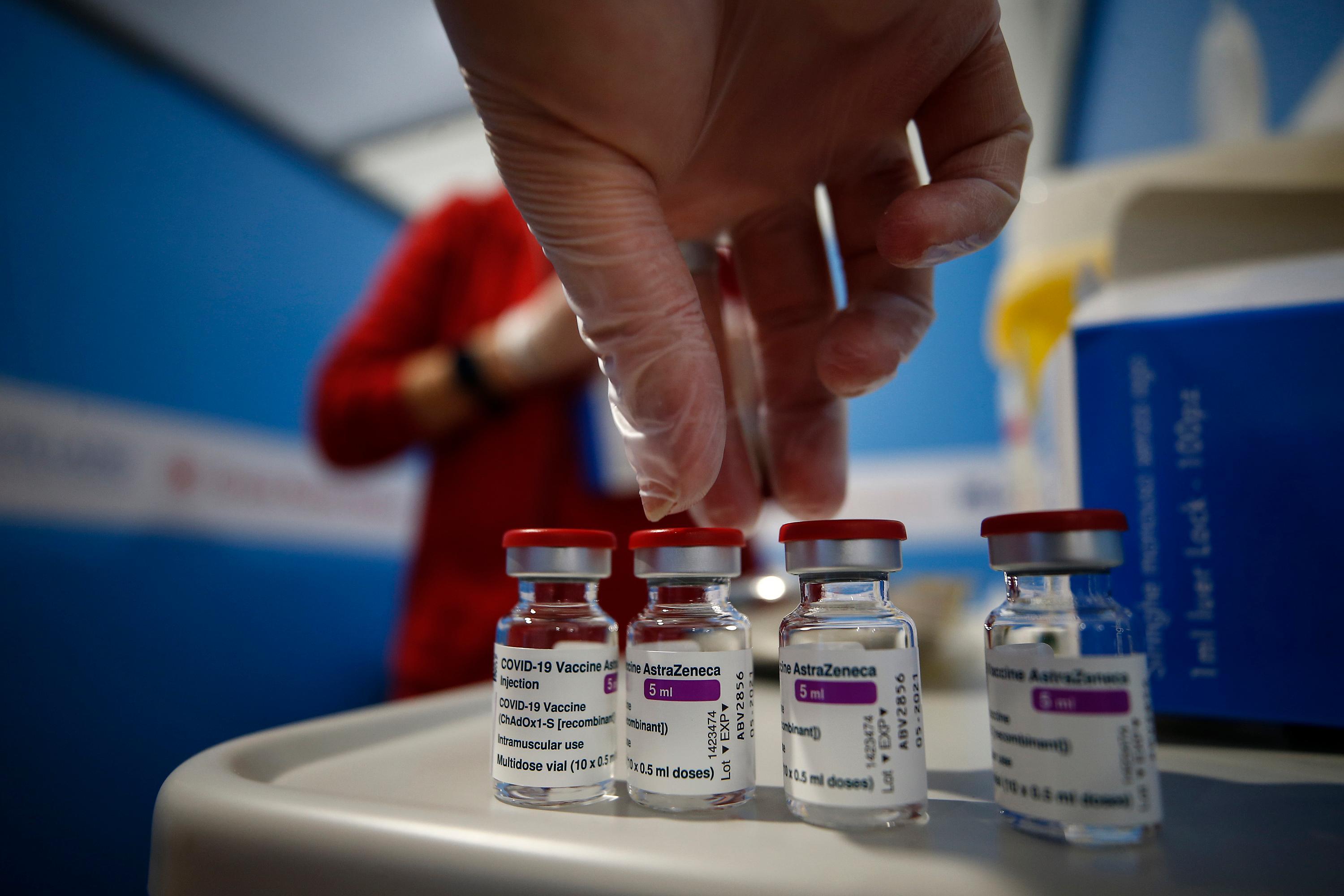 Via alla vaccinazione con AstraZeneca in 15 centri in Toscana