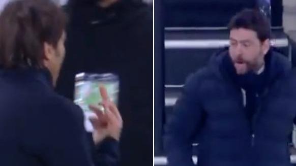 Antonio Conte alza il dito medio verso i dirigenti della Juve, accanto Agnelli risponde per le rime