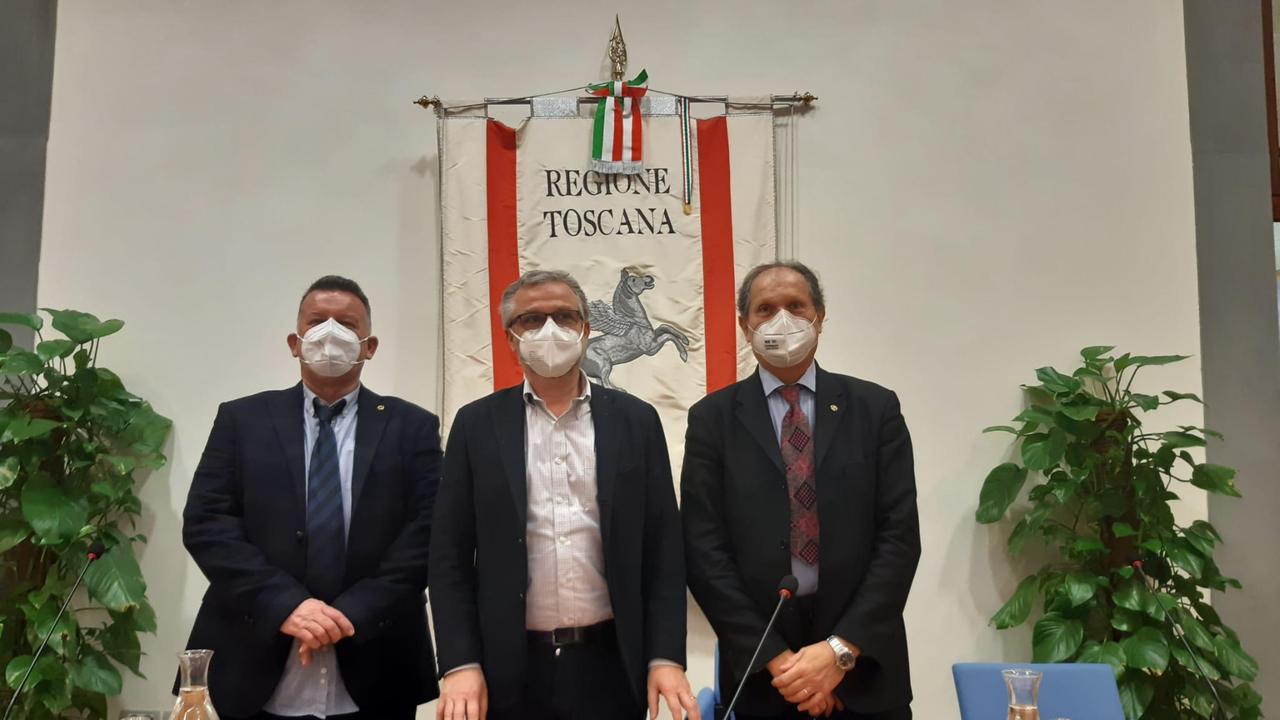 L'assessore Bezzini con i rappresentanti di Fimmg e Snami, Alessio Nastruzzi e Alessio Lambardi