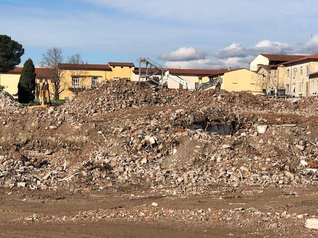 Le macerie del vecchio ospedale