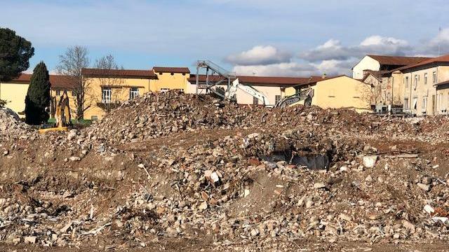 Le macerie del vecchio ospedale