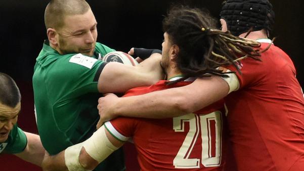 La lezione di rugby e boxe: ci si picchia, poi l’abbraccio Il calcio italiano è far west