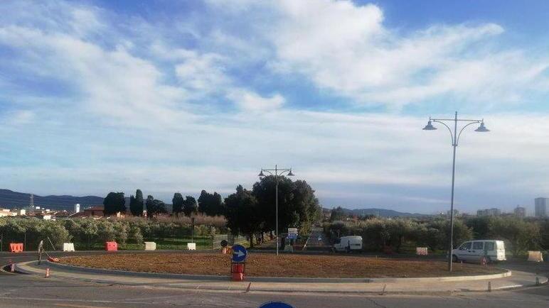 Finalmente aperta la rotatoria al cimitero
