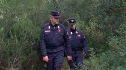 Affida il fucile a un minorenne Denunciato un cacciatore