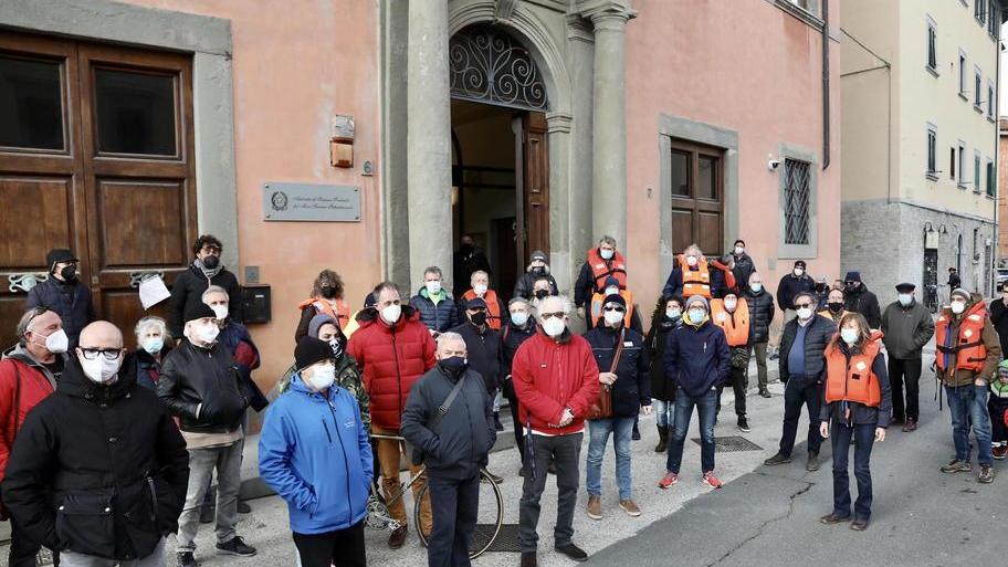 «Le barche vanno rimosse» Ma spunta anche un piano B