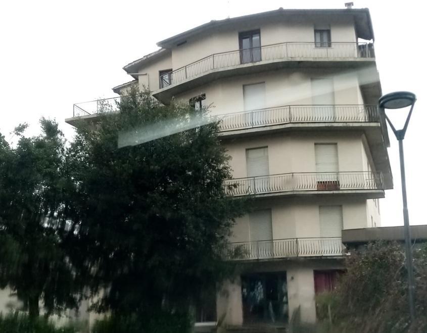 Un centro migranti all’albergo Giardini Ducci all’attacco «Colpo al turismo» 