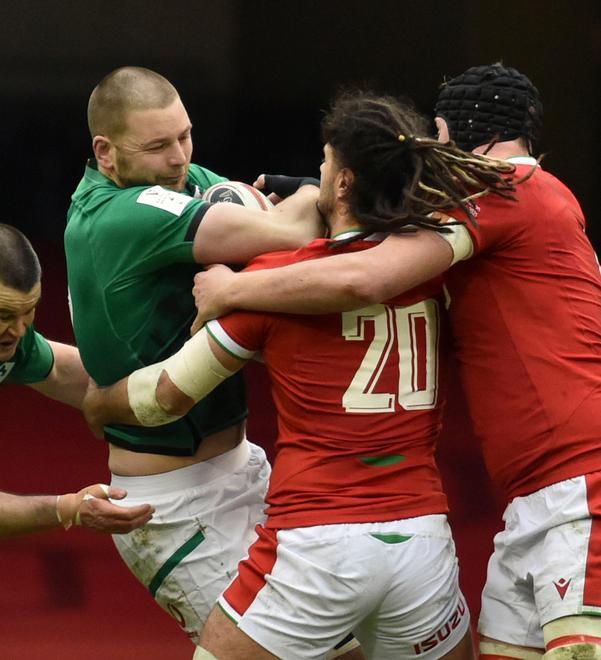 La lezione di rugby e boxe: ci si picchia, poi l’abbraccio Il calcio italiano è far west