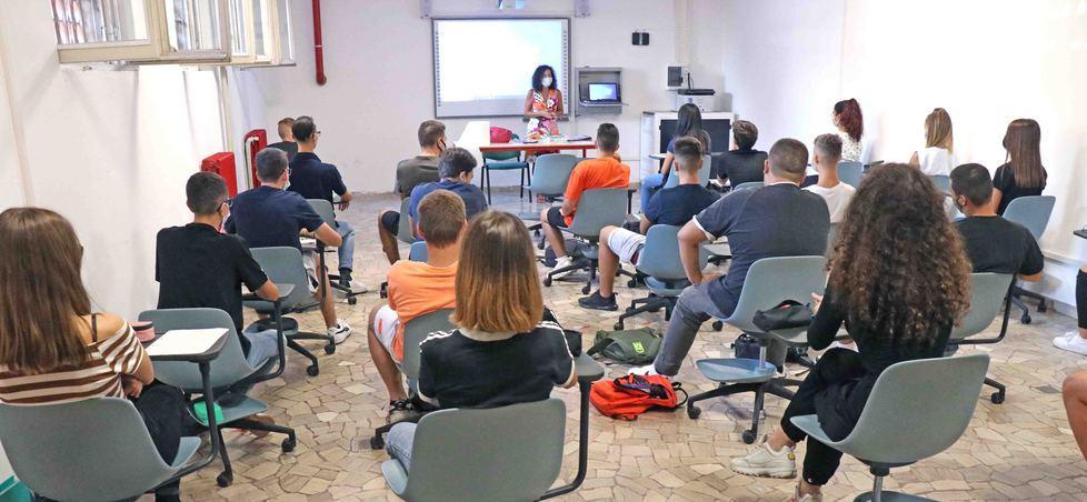 Il virus a scuola: 84 positivi nel Ferrarese. Focolaio al Taddia di Cento 