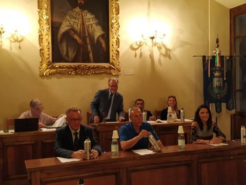 Un consiglio comunale a Portoferraio (foto di archivio)