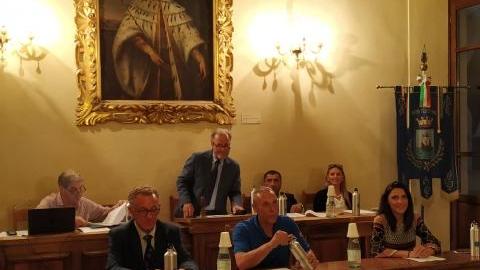 Un consiglio comunale a Portoferraio (foto di archivio)
