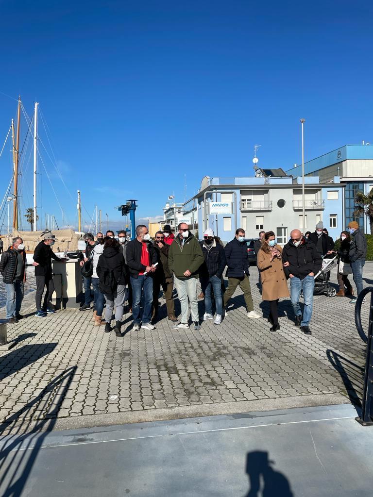 Un momento dell’assemblea dei lavoratori di Perini Navi