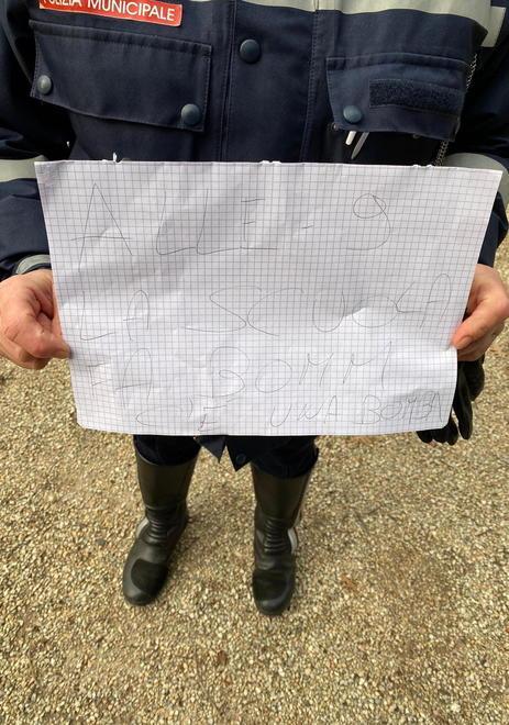 «Alle 9 la scuola fa “bomm”, c’è una bomba». Dopo la minaccia, scatta l’allarme a Castagneto 