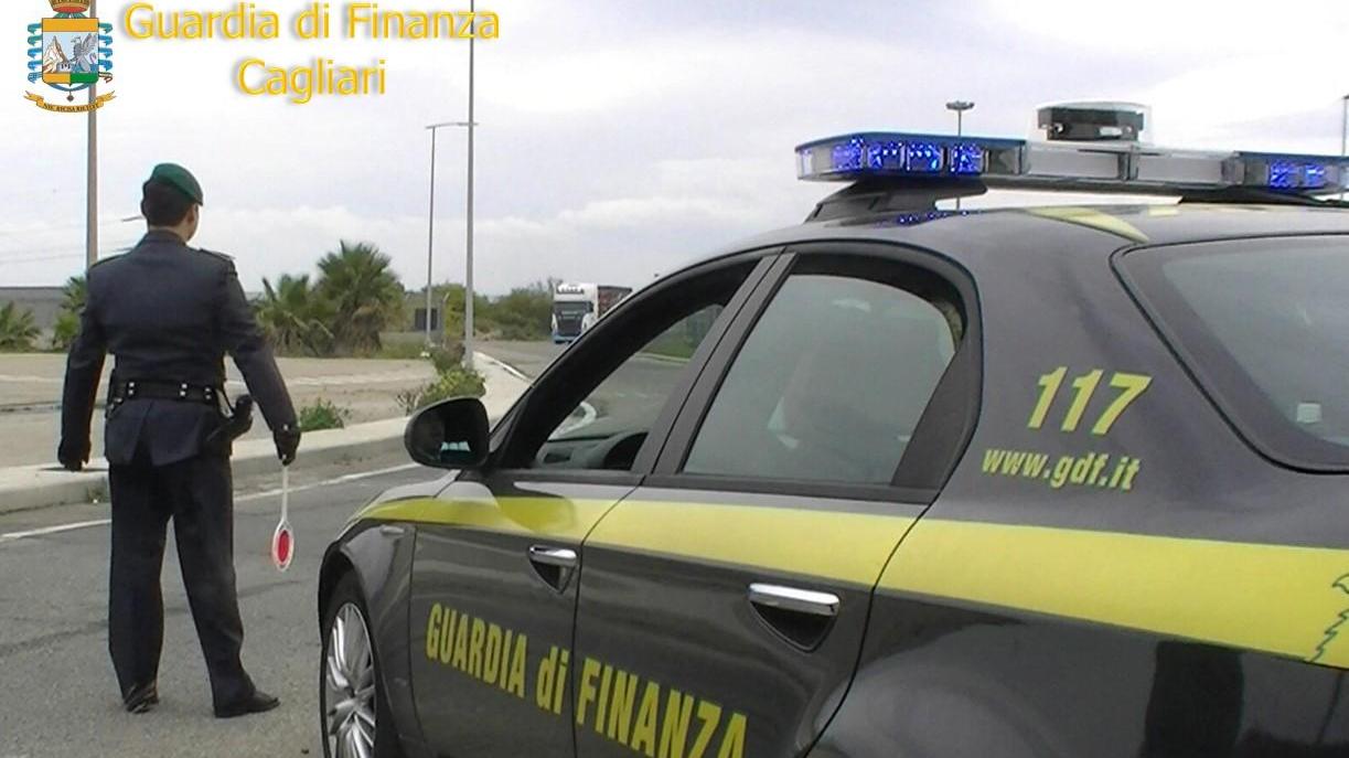 Discarica abusiva di 12mila metri quadri e serbatoi di gasolio non autorizzati: 2 denunce a Cagliari