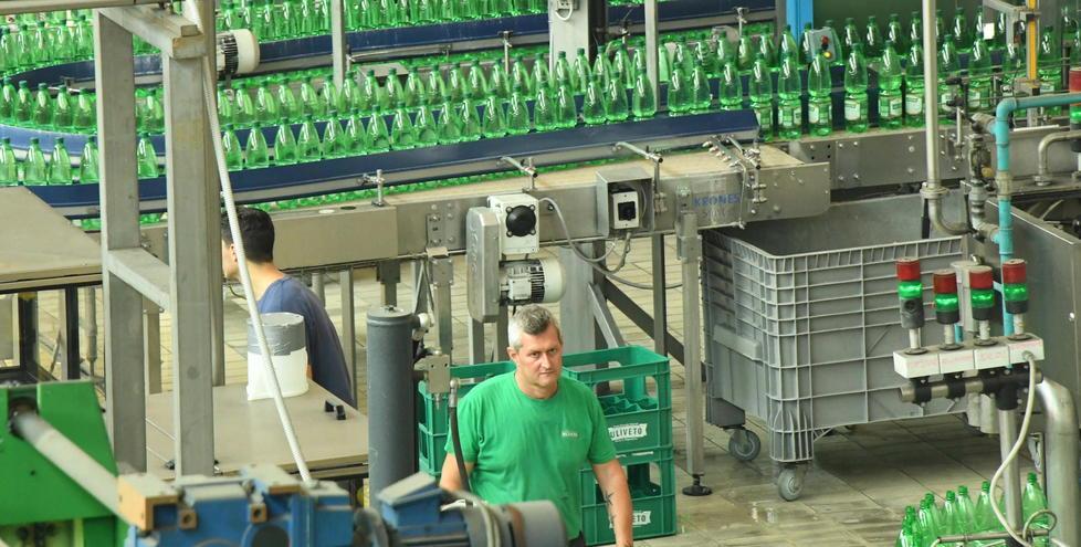 Lo stabilimento dove viene imbottigliata l’Acqua Uliveto
