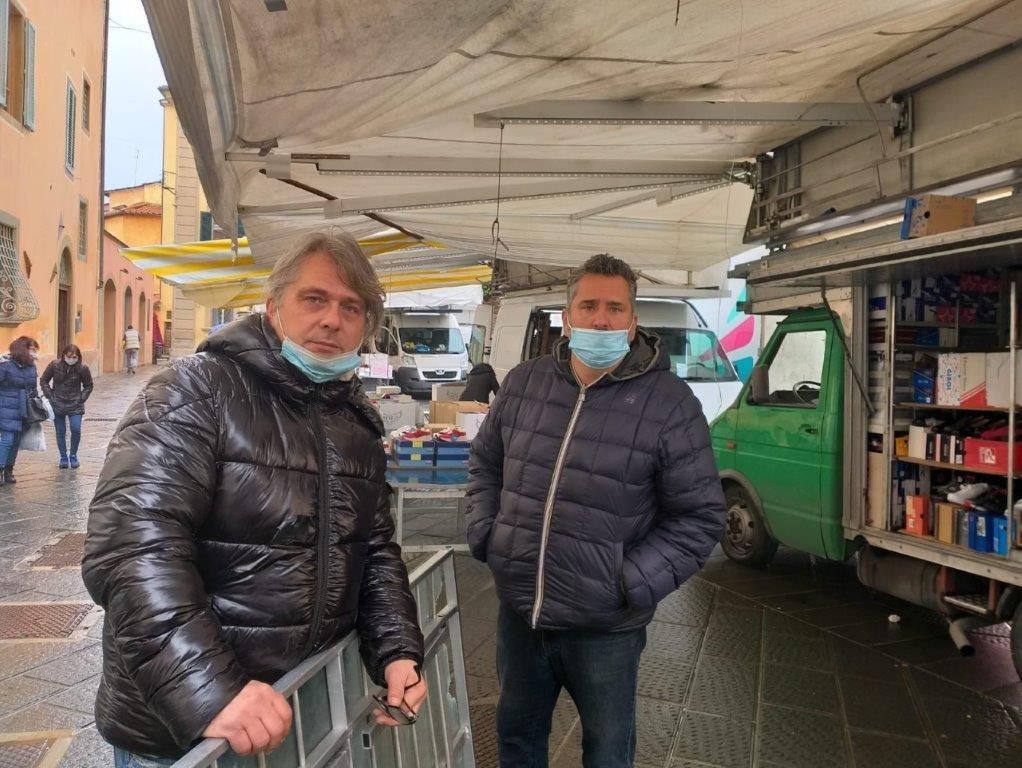 Franco Baroncelli (a sinistra) con un collaboratore