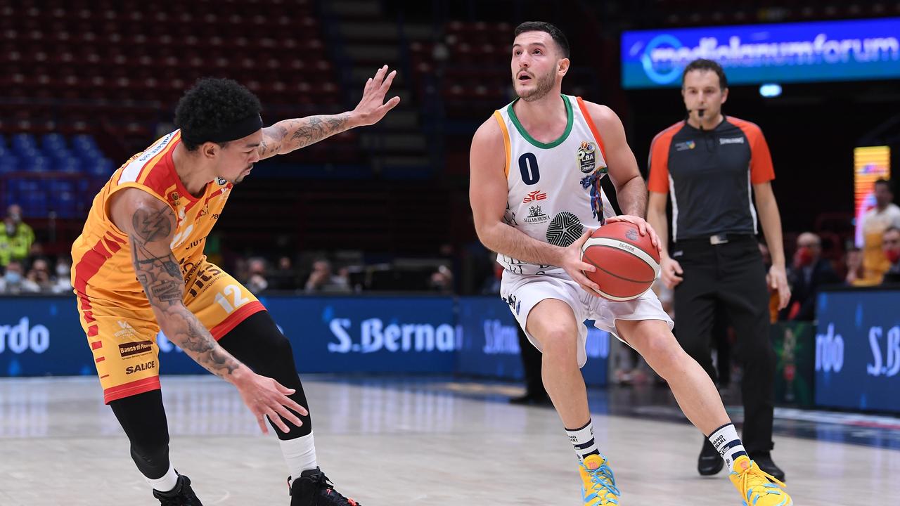 Basket, finisce ai quarti l'avventura della Dinamo nella Final Eight 